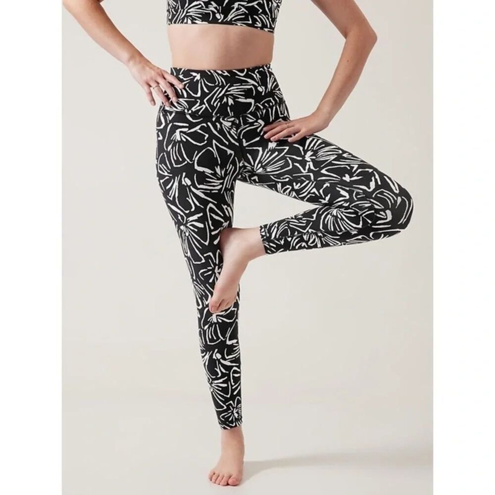 Athleta Elation Textured 7/8 Tight Leggings Size Small Black White Floral